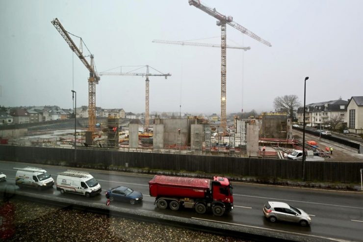 Esch / Bvd. Grande-Duchesse Charlotte wegen Tram und Supermarkt für 14 Monate geschlossen