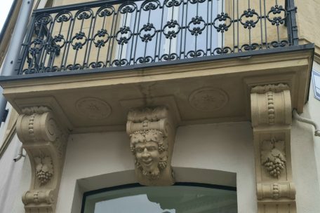 Eine Darstellung des Weingottes Bacchus ist bis heute erhalten geblieben