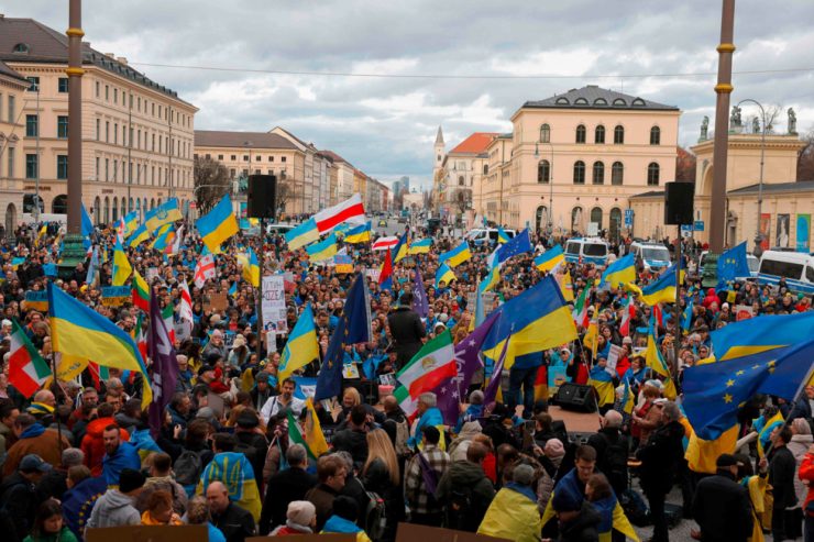 Ukraine-Krieg / Auf der Suche nach Munition: Die Münchner Sicherheitskonferenz und der Ukraine-Krieg