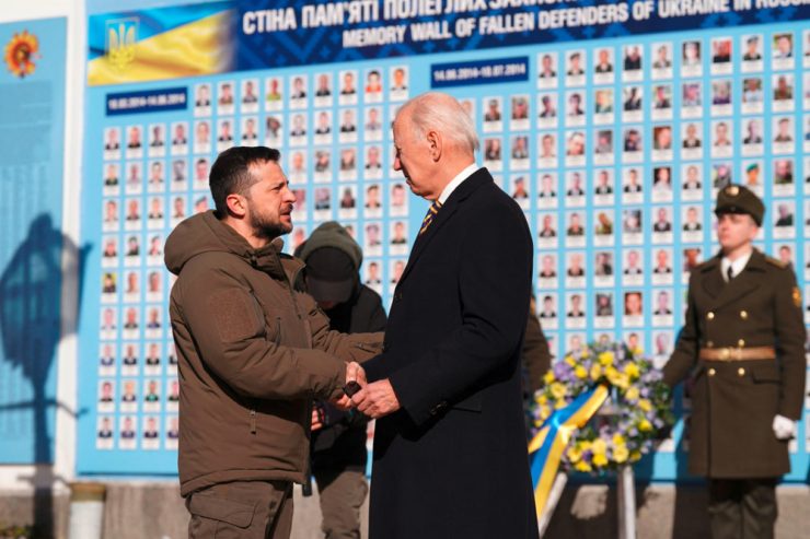 Ukraine / „Extrem wichtiges Signal“: Überraschungsbesuch des US-Präsidenten Joe Biden in Kiew