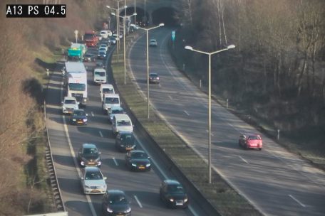 A13 / Umgekippter Beton-Lastwagen verursachte kilometerlangen Stau