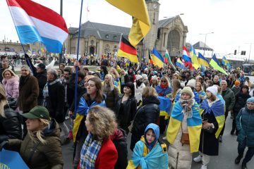 Luxemburg / Rund 600 Menschen demonstrieren ihre Solidarität mit der Ukraine