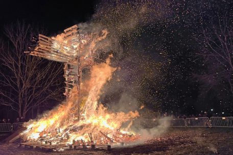 Tradition / Luxemburg verabschiedet den Winter: Am Wochenende brannten überall im Land die Burgen