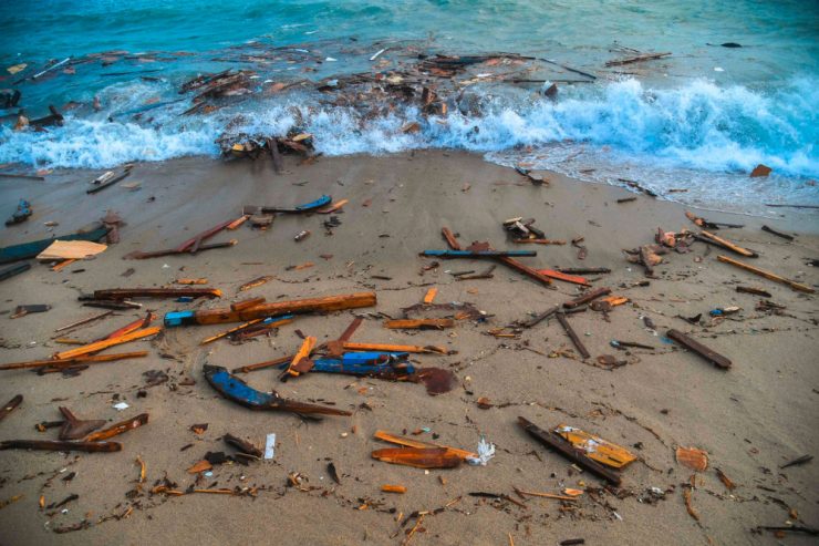 Bootsunglück / Fast 60 Flüchtlinge sterben vor Küste Italiens – elf Kinder und ein Baby unter den Opfern