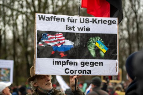 Unter den Demonstranten fanden sich auch Impfgegner wieder