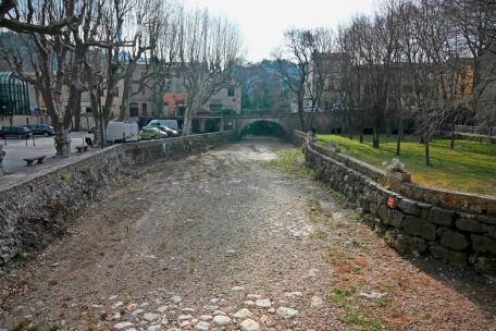 „Schluss mit Überfülle“ / Frankreich muss wegen Winterdürre Wasser sparen