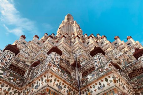  Wat Arun: Der Tempel der Morgenröte ist mit farbenprächtigen Porzellanscherben ausgekleidet 