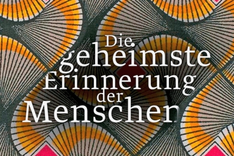 Mohamed Mbougar Sarr<br />
„Die geheimste Erinnerung der Menschen“<br />
Aus dem Französischen von Holger Fock und Sabine Müller<br />
Hanser-Verlag 2022<br />
448 S., 27 Euro