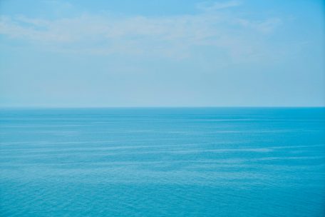 Un monde immonde / La petite fille de la plage de Sidi Founkhal