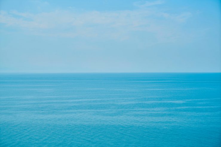 Un monde immonde / La petite fille de la plage de Sidi Founkhal