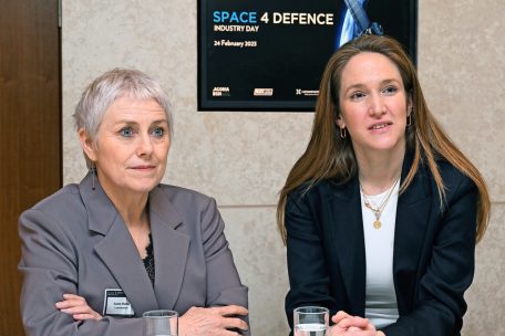 Sasha Baillie, Geschäftsführerin von Luxinnovation, und Nina Garcia, „première conseillère“ im Verteidigungsministerium