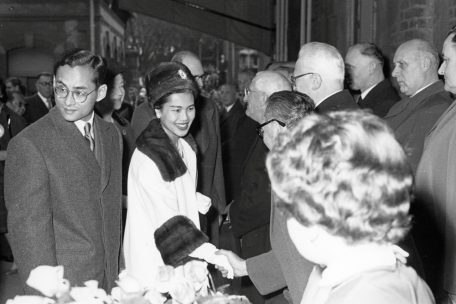 Hoher Besuch am 17. Oktober 1960: Der K&ouml;nig von Thailand, Bhumibol Adulyadej, und seine Gattin&nbsp;Sirikit Kitiyakara zu Besuch in Differdingen