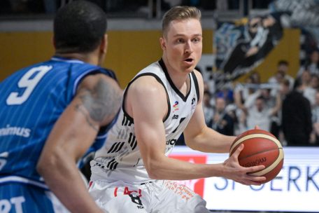 T71-Spieler Christopher Jack (in Weiß) war mit seinen 13 Punkten einmal mehr ein wichtiger Faktor von der Bank