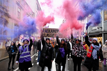 Luxemburg-Stadt / Dem strömenden Regen zum Trotz: Mehr als 800 Menschen protestieren bei „Marche féministe“