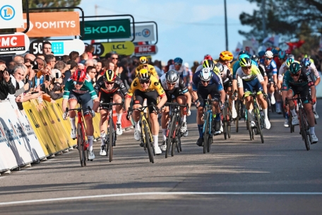 Paris-Nice / Kooij gewinnt 5. Etappe im Massensprint – Spannung vor den letzten drei Etappen