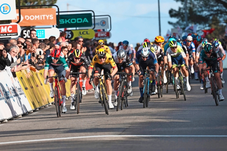 Paris-Nice / Kooij gewinnt 5. Etappe im Massensprint – Spannung vor den letzten drei Etappen