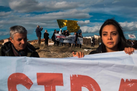 Migration / 1.300 gerettete Bootsflüchtlinge in Italien, dutzende Tote vor der libyschen Küste