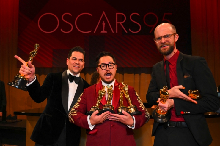 Filmpreis / „Everything Everywhere“ und „Im Westen nichts Neues“ triumphieren bei Oscars