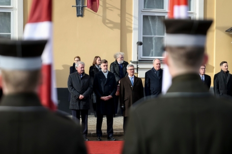 Am Empfang am Schloss in Riga mit dabei: Außenminister Jean Asselborn, Wirtschaftsminister Franz Fayot, Hofmarschall Paul Dühr und der Luxemburger Botschafter für Lettland, Paul Schmit