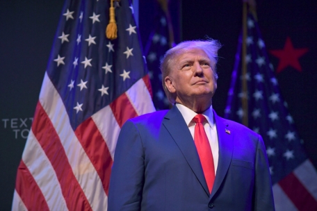 Verwicklung mit Pornodarstellerin / Ex-Präsident Trump erwartet Festnahme am Dienstag und ruft Anhänger zu Protesten auf