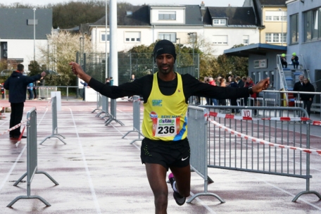 10-Kilometer-Meisterschaft / Kinde wieder nicht zu schlagen, Lena Kersch mit erstem Titel