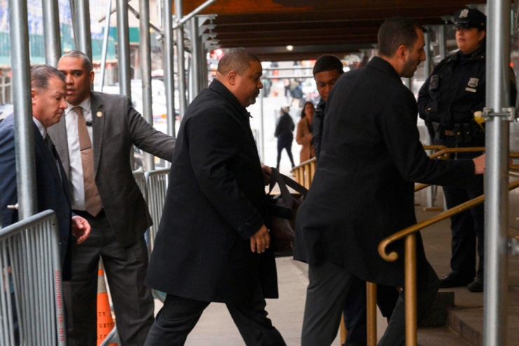 USA / Alvin Bragg könnte Donald Trump vor Gericht bringen