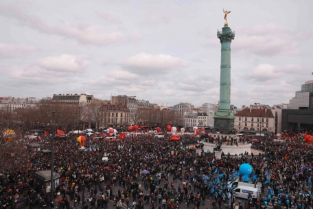 France / Confronté à une contestation de plus en plus violente, Macron peine à trouver une issue