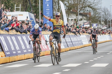 Radsport / Van Aert gewinnt E3 Saxo Classic im Sprint gegen Van der Poel und Pogacar