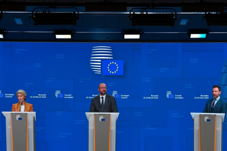 Meinung / Zum Gipfeltreffen: Die EU zwischen Munition und Migration