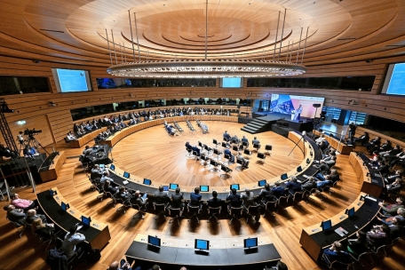 Gut gef&uuml;llt: der Plenarsaal des Konferenzzentrums auf Kirchberg w&auml;hrend Lydie Polfers Beitrag