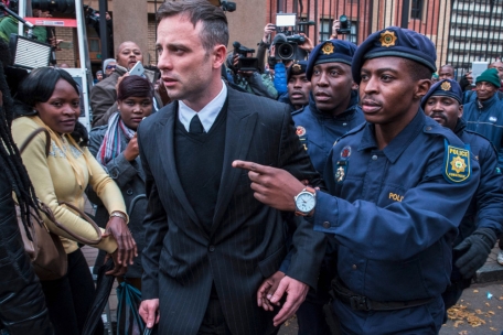 Paralympics / Keine Bewährung: Pistorius bleibt wegen Mordes in Haft