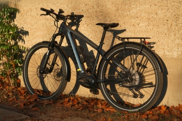 Die SUVs unter den Zweirädern / Über Glattes und Grobes: Unterwegs mit einem „Alleskönner“-Bike