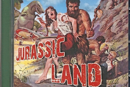 (1) Various Artists<br />
„Destination Jurassic Land, 33 Artifacts from Times Before Christ“<br />
Bear Family Records, Holste-Oldendorf, 2023, 9,95 Euro