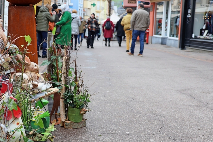 Diekirch / „Ouschtermaart“ zieht trotz Regenwetter viele Menschen in die Sauerstadt