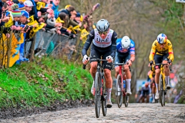 Radsport / Unaufhaltsamer Pogacar: Slowene gewinnt Flandern-Rundfahrt – Geniets und Kirsch nicht im Ziel 