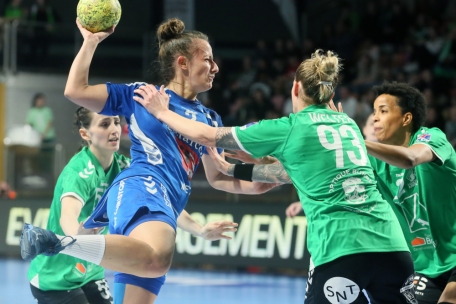 Kim Wirtz (in Blau) und ihre Teamkolleginnen waren in der zweiten H&auml;lfte nicht aufzuhalten