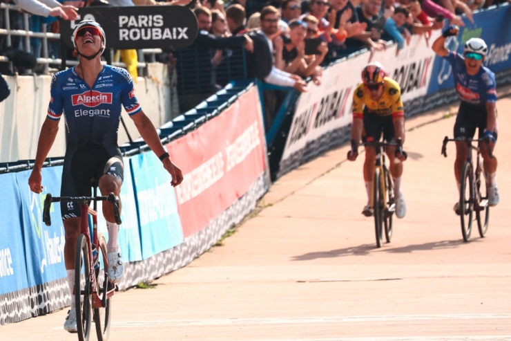 Paris-Roubaix / Das Glück des Tüchtigen: Van der Poel gewinnt sein viertes „Monument“ – Kirsch 87.