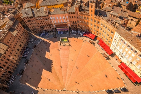 Der Brunnen der Piazza del Campo in Siena wird unterirdisch versorgt