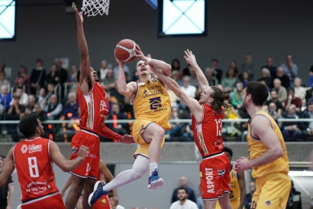W&auml;hrend sich Tom Konen (in Gelb) und Steinsel in Ruhe auf die Finalserie vorbereiten k&ouml;nnen, hat sich Fels mit einer starken Leistung verabschiedet