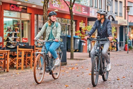 Der Bodensee-Radweg führt auch durch Friedrichshafen