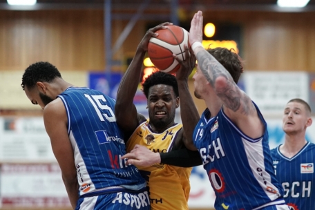 Amicale-Topscorer Jarvis Williams konnte sich gegen die starke Escher Defensive kaum entfalten