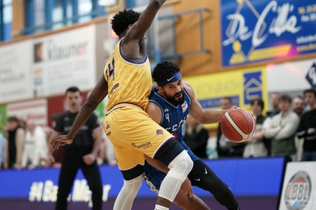 Jordan Hicks (in Blau) sorgte nach dem Dreh für die erste Escher Führung