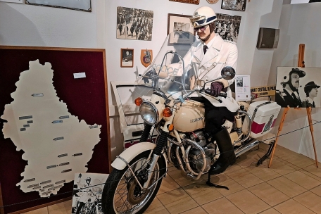 Im Polizeimuseum finden sich unter anderem die alten Uniformen und Fahrger&auml;te der Gendarmerie und Polizei
