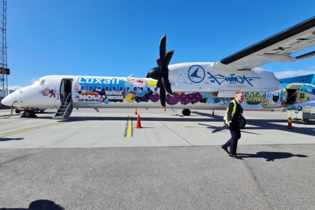 Hier waren noch keine Schäden zu erkennen: Die Maschine am Vormittag am Boden in Oslo.