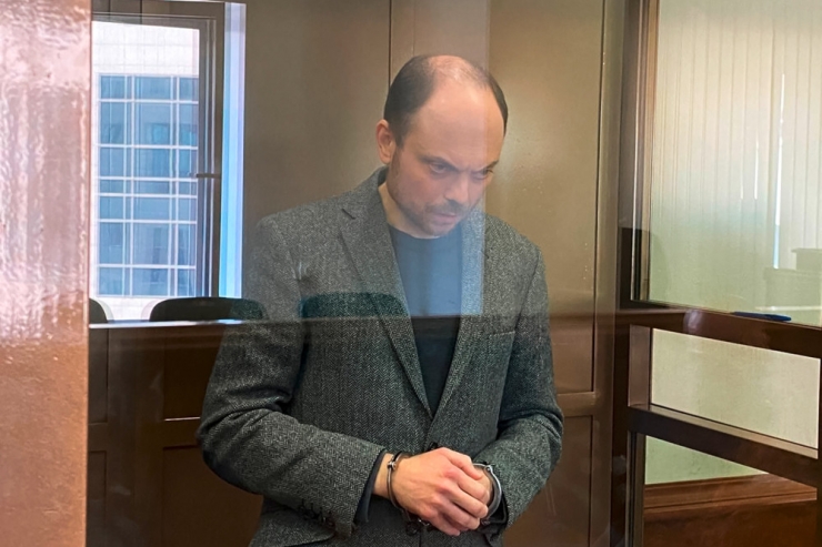 Russland / Kreml-Kritiker wegen Hochverrats zu 25 Jahren Haft verurteilt