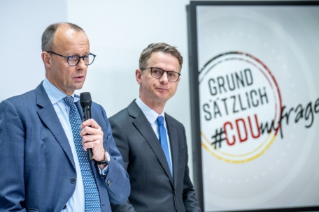 Deutschland / Die CDU erarbeitet ihr Grundsatzprogramm und kämpft mit Durchstechereien