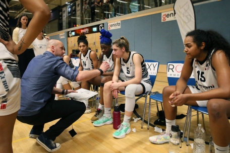 Reaktionen / Große Erleichterung beim Titelverteidiger T71