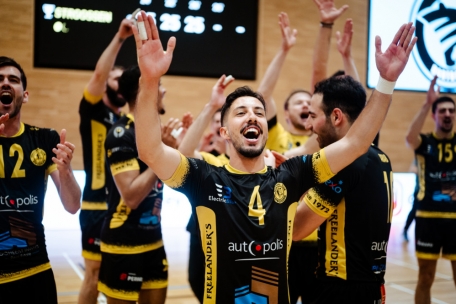 Volleyball / Strassen überlegen zum Meistertitel