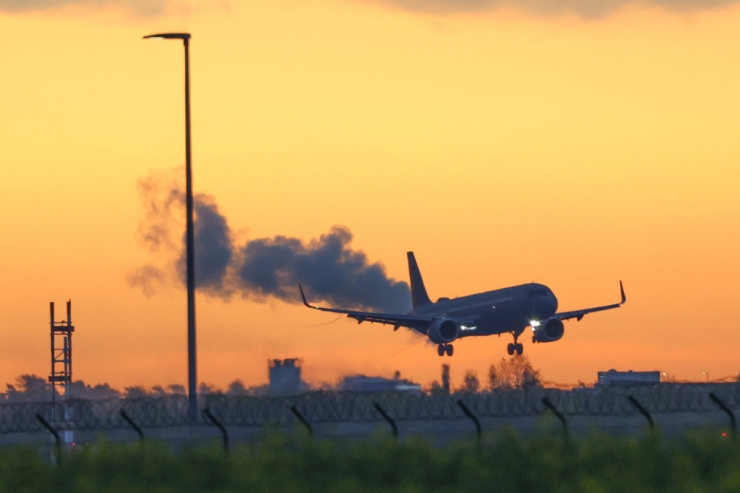 Schwere Unruhen / Erster deutscher Evakuierungsflug aus dem Sudan in Berlin gelandet