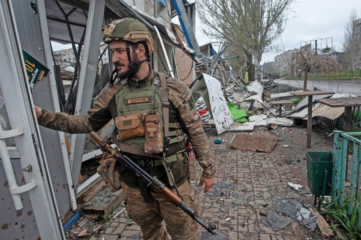 Ukraine / Verteidigung von Bachmut soll Zeit für ukrainische Gegenoffensive schaffen